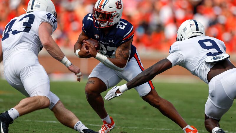 Auburn running back Jarquez Hunter (27) carries the ball as Penn State linebacker Tyler Elsdon...